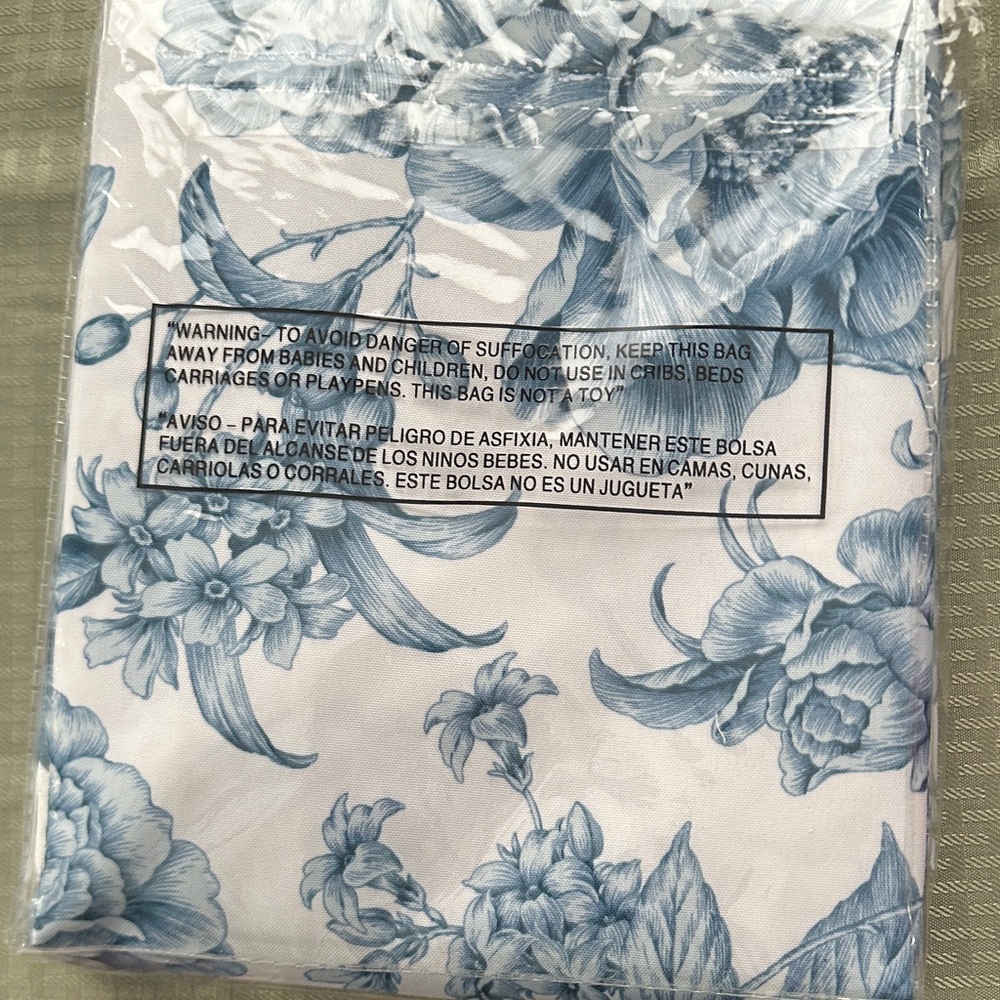 Blue Floral Table Linens - Picture 3 of 4